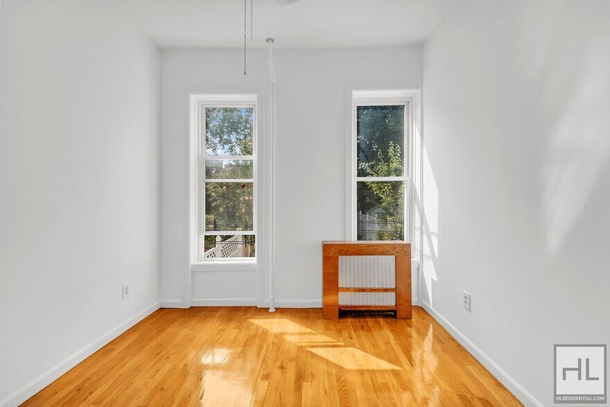 Building Photo - 474-477 7th Ave