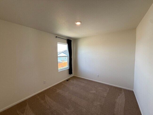 Building Photo - 3 Bed 3 Bath Home Minutes Away from Ft. Carson, Peterson SFB , & Schriever SFB!!