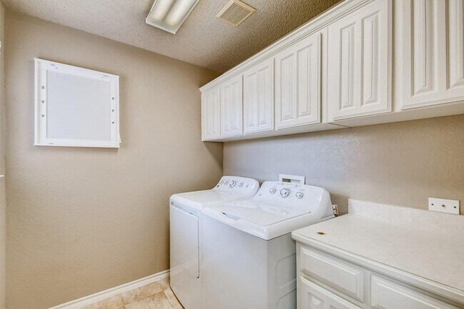Building Photo - 5930 River Bend Dr