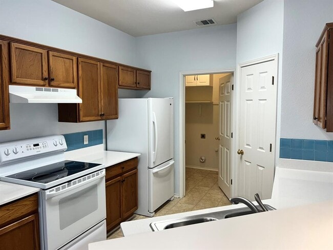 Building Photo - 1310 E 3rd St