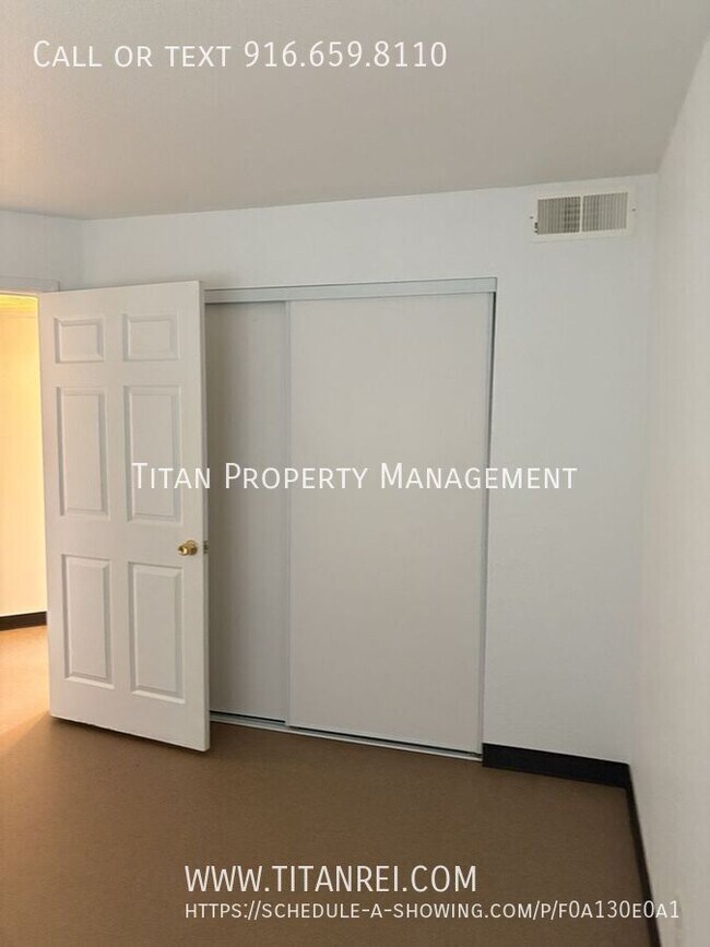 Building Photo - 3736 Astoria St