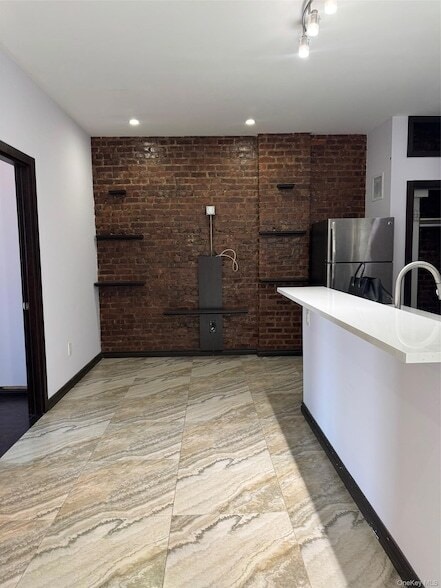 Building Photo - 7305 Metropolitan Avenue