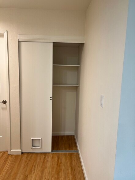 Building Photo - 960 Shorepoint Ct