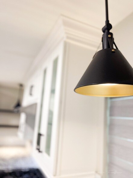 Building Photo - 722 E Strong Pkwy