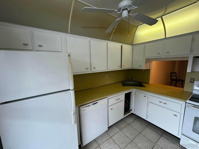 Building Photo - 6091 NW 61st Ave