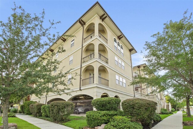 Building Photo - 7134 Mapleridge St