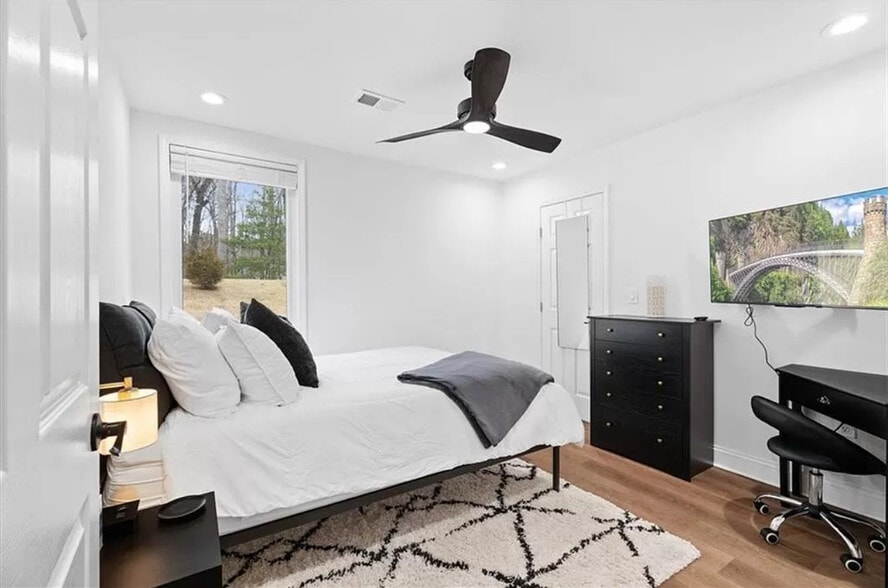 Building Photo - 22 Deer Path