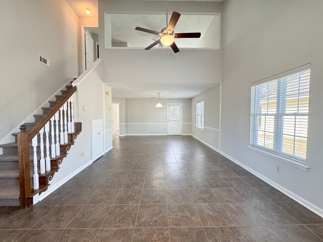 Building Photo - 8 Clayton Ln