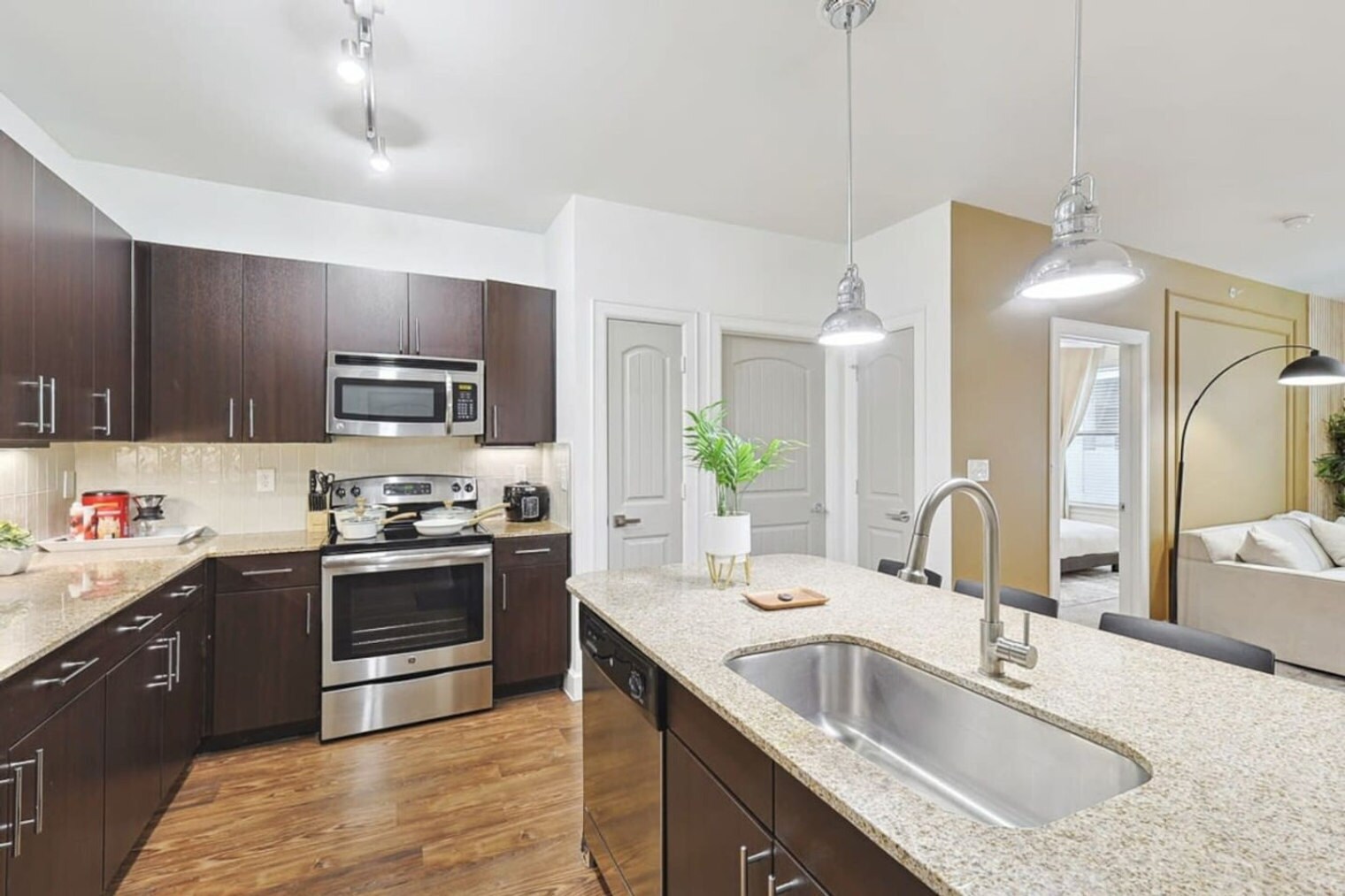 Building Photo - 5725 Town and Country Blvd