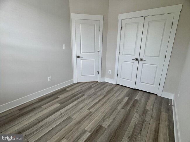 Building Photo - 201 Pomegranate Ln