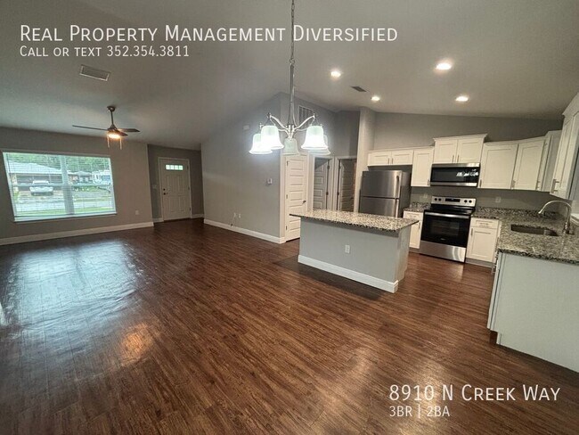 Building Photo - 8910 N Creek Way