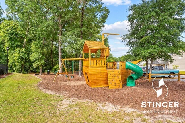 Building Photo - 100 Sago Palm Dr