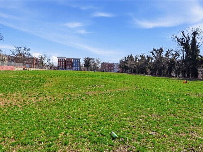 Building Photo - Charming Spacious Baltimore Rowhome