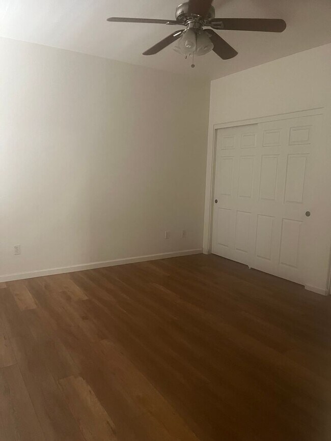 Building Photo - Now Available! Spacious 3 Bed, 2 Bath Corn...