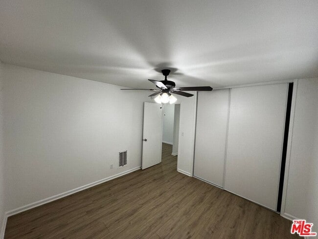 Building Photo - 13562 Vanowen St