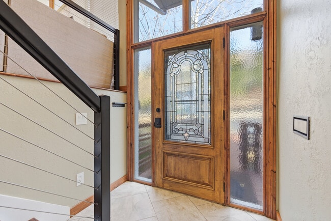 Building Photo - 8682 Alpen Cir