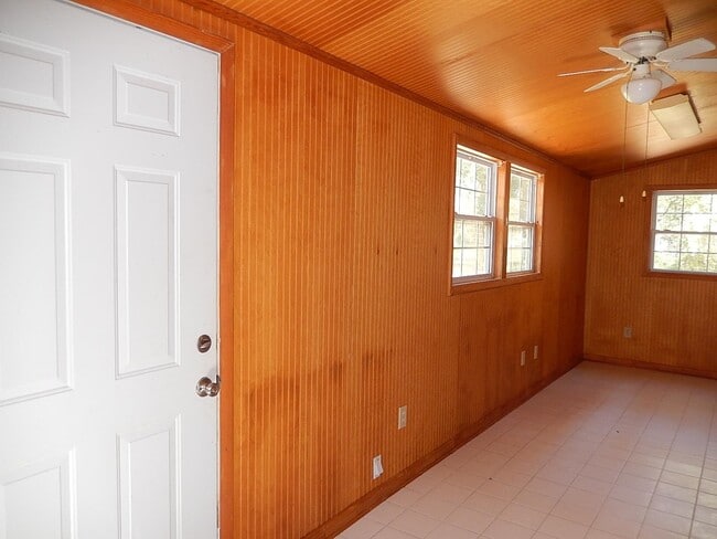 Building Photo - 171 Bear Creek Rd