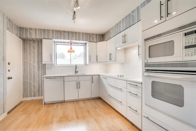 Building Photo - 6115 Averill Way