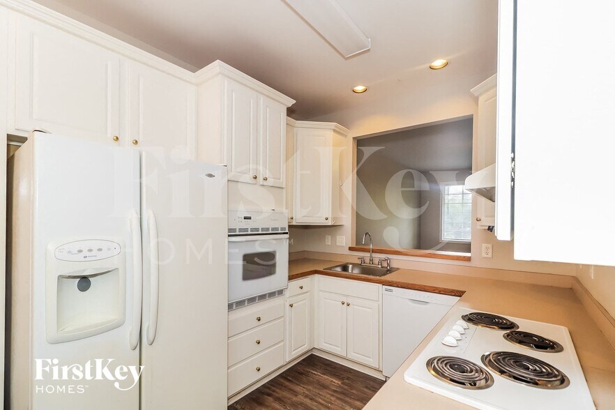 Building Photo - 1595 Pilgrim Way