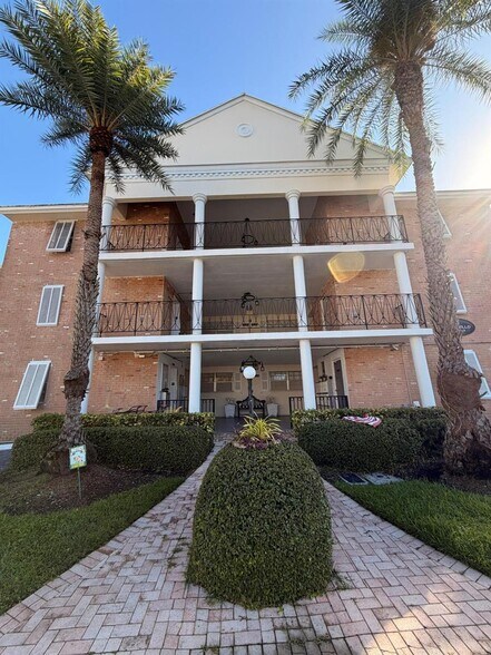 Building Photo - 450 Paradise Isle Blvd