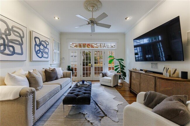 Building Photo - 654 Cresthill Ave NE