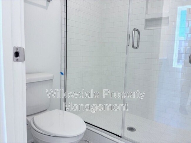 Building Photo - 565 Folk Song Wy