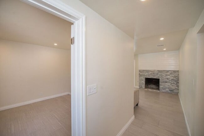 Building Photo - Completely Remodeld W/ Swimming Pool!