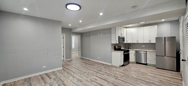 Building Photo - 3752 W Division St