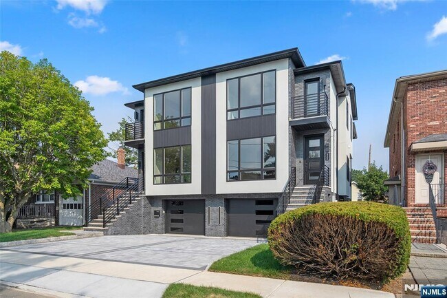 Building Photo - 450 N 10th St