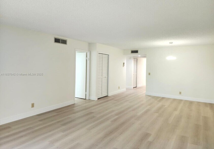 Building Photo - 16491 Blatt Blvd
