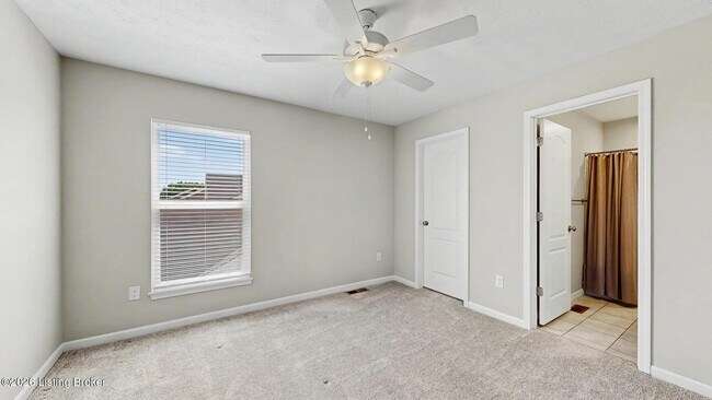 Building Photo - 15802 Stonehouse Ct
