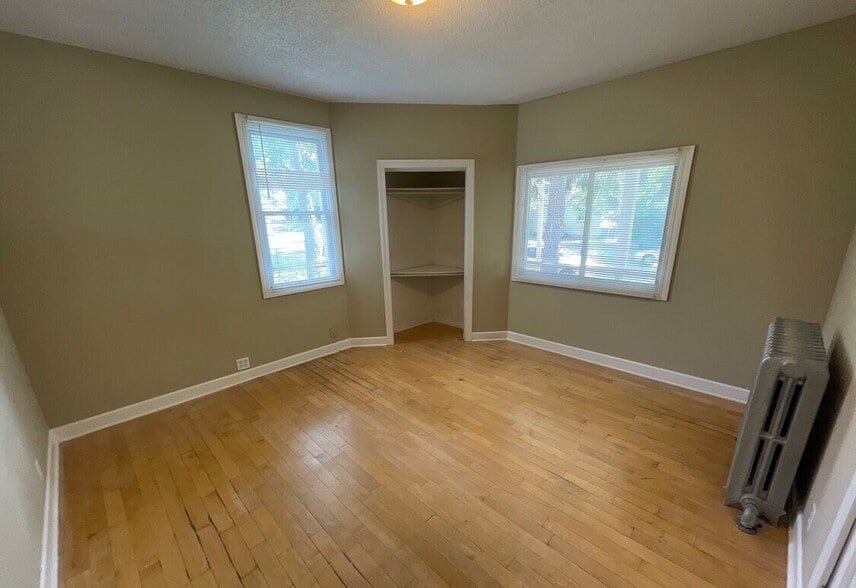 Building Photo - 1121 7th St SE