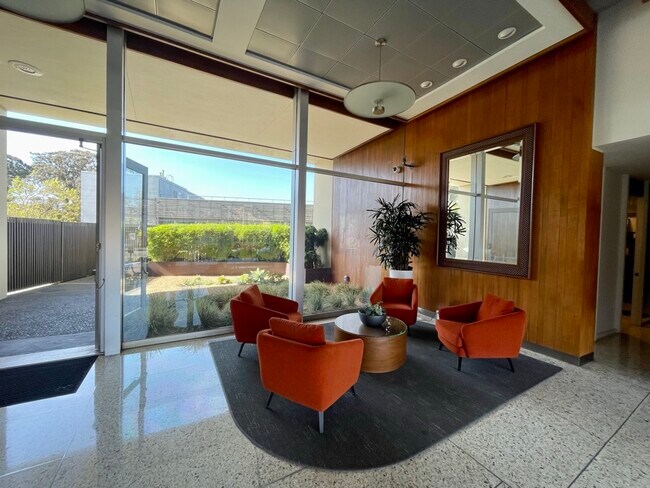 Building Photo - 1050 North Point St