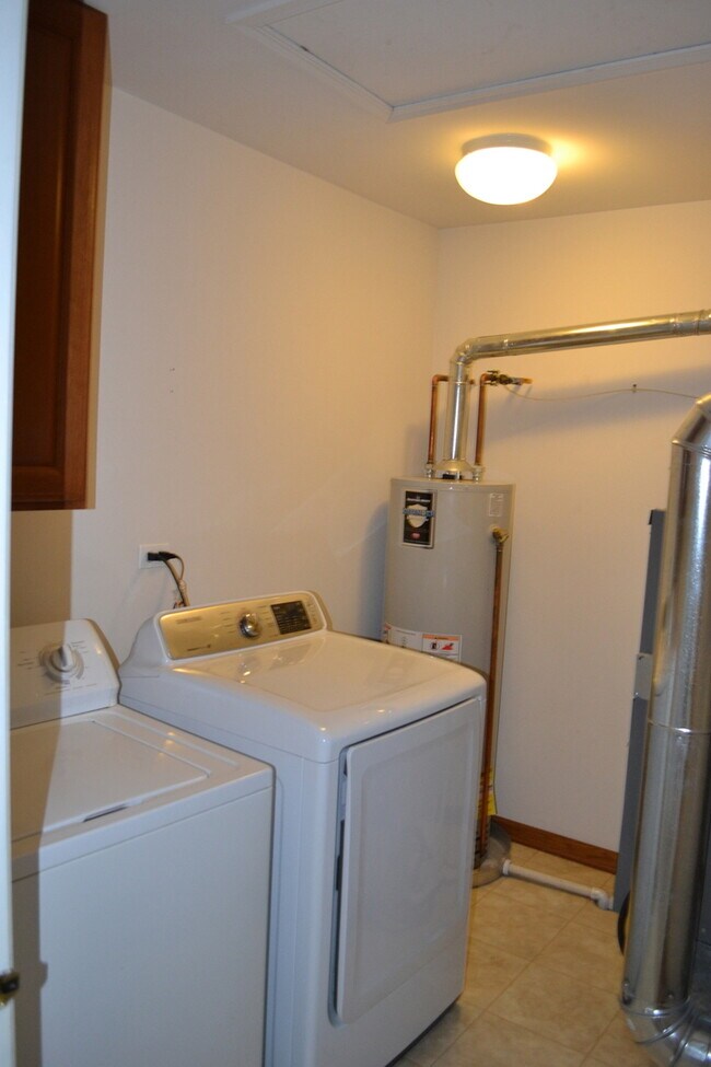 Building Photo - 169 Springbrook Trail S