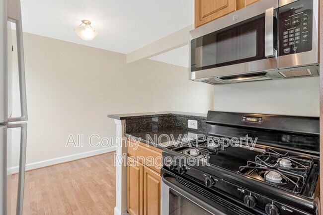 Building Photo - 2511 Kent Town Pl