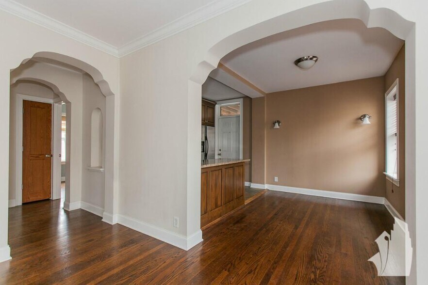 Building Photo - 4838 N Paulina St