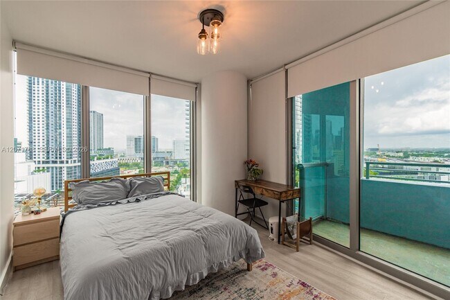 Building Photo - 888 Biscayne Blvd