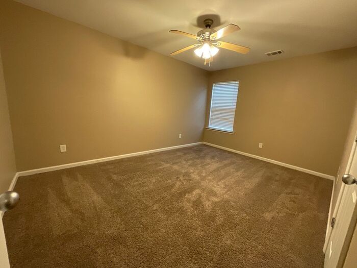 Building Photo - 504 Quinn Dr