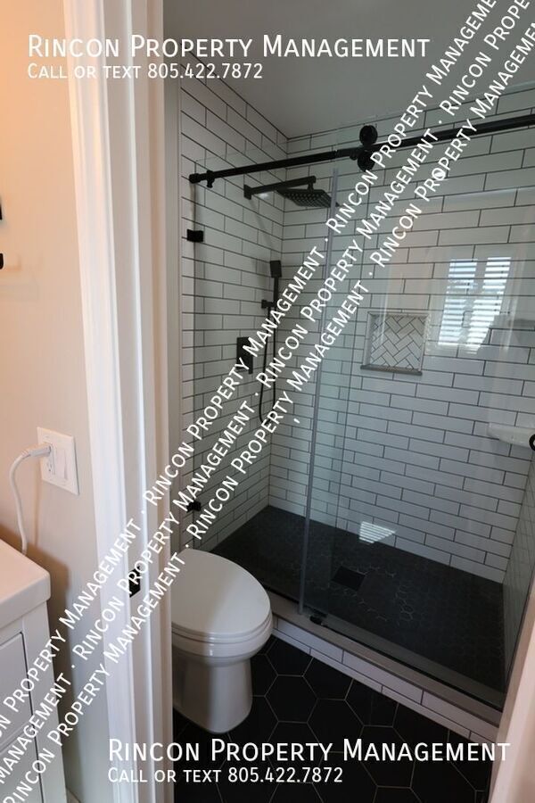Building Photo - 2452 Manzanita Dr