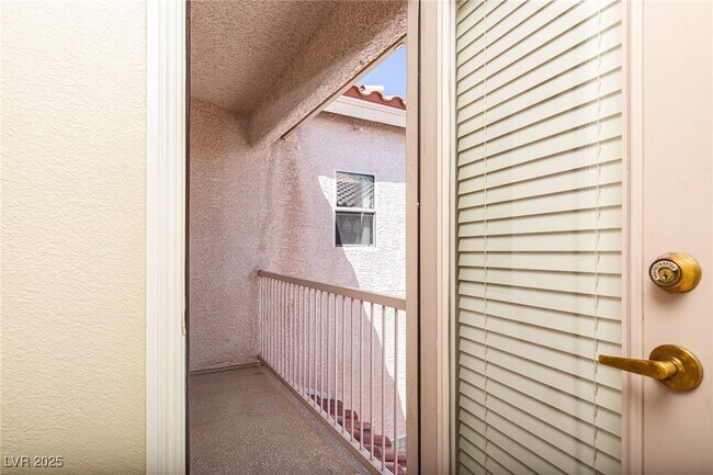 Building Photo - 9029 Mossy Hollow Ave