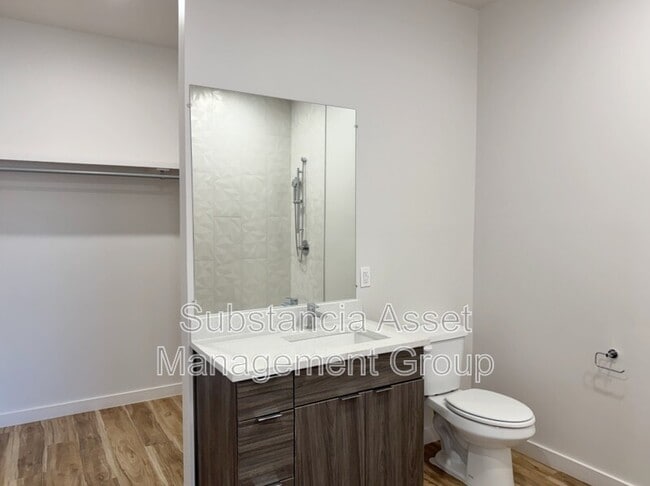 Building Photo - 1653 Midtown Pl