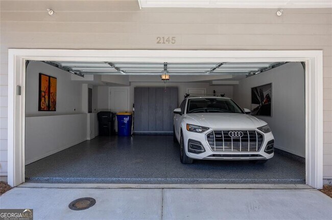 Building Photo - 2145 Burnside Dr NW