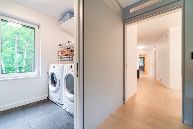 Building Photo - 40 Russells Hill Rd