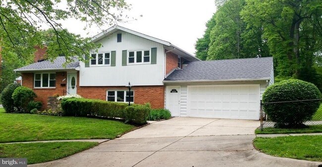 Building Photo - 6415 Rockhurst Rd
