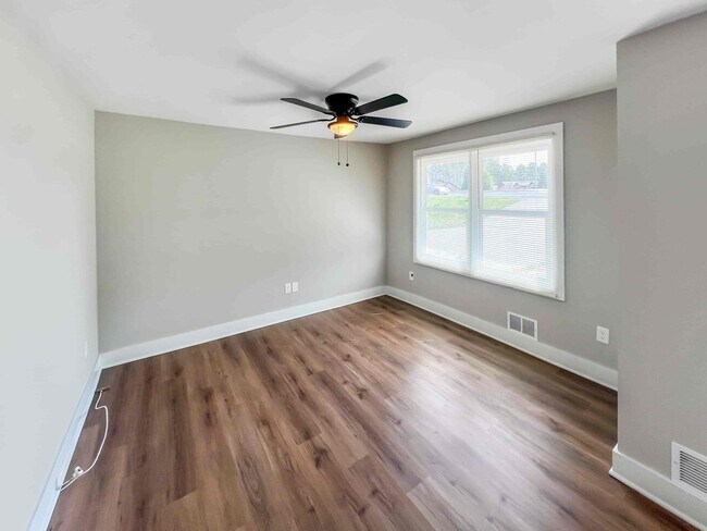Building Photo - Completely Renovated 3 BR/3 BA Ranch with ...