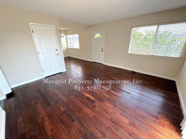 Building Photo - Great Home Located In Seaside Neighborhood with Fenced Back Yard!