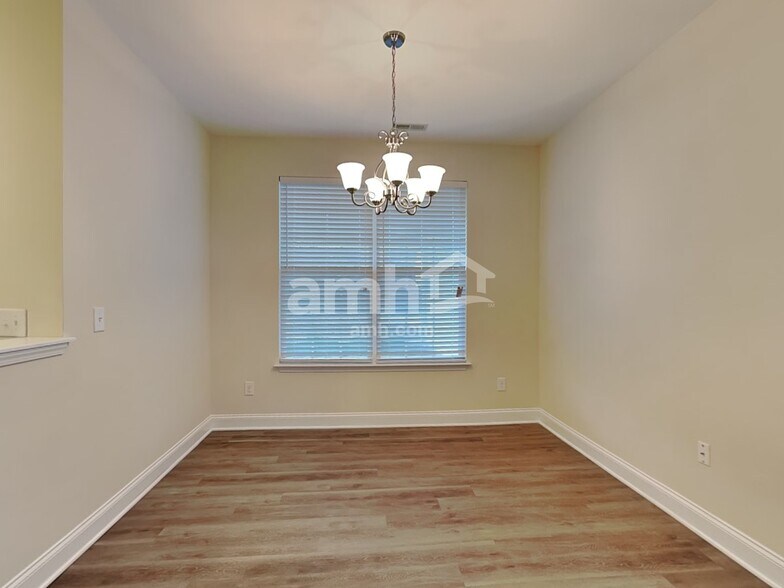 Building Photo - 2217 Magnolia Ct