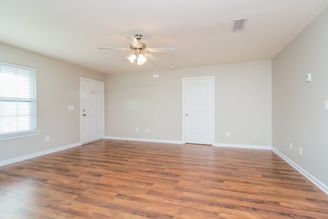 Building Photo - 2014 Cobblestone Dr