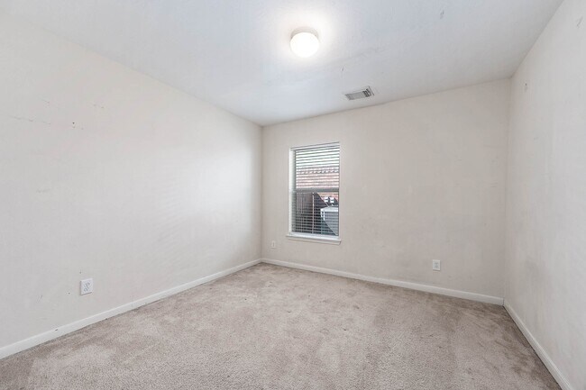 Building Photo - 7814 Rocky Peak Ln