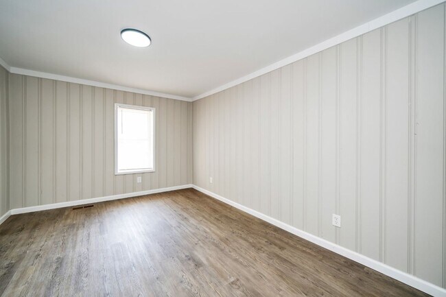 Building Photo - Stunning Renovated 3BR/2BA Home – Move-In ...